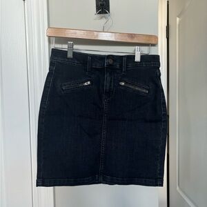 Gap mini skirt